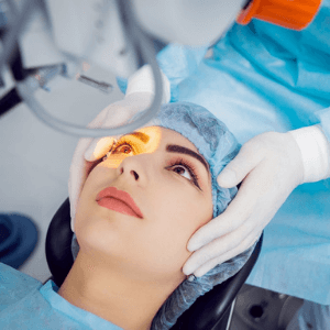 Lens-replacement-surgery-abroad-Prague-both-eyes